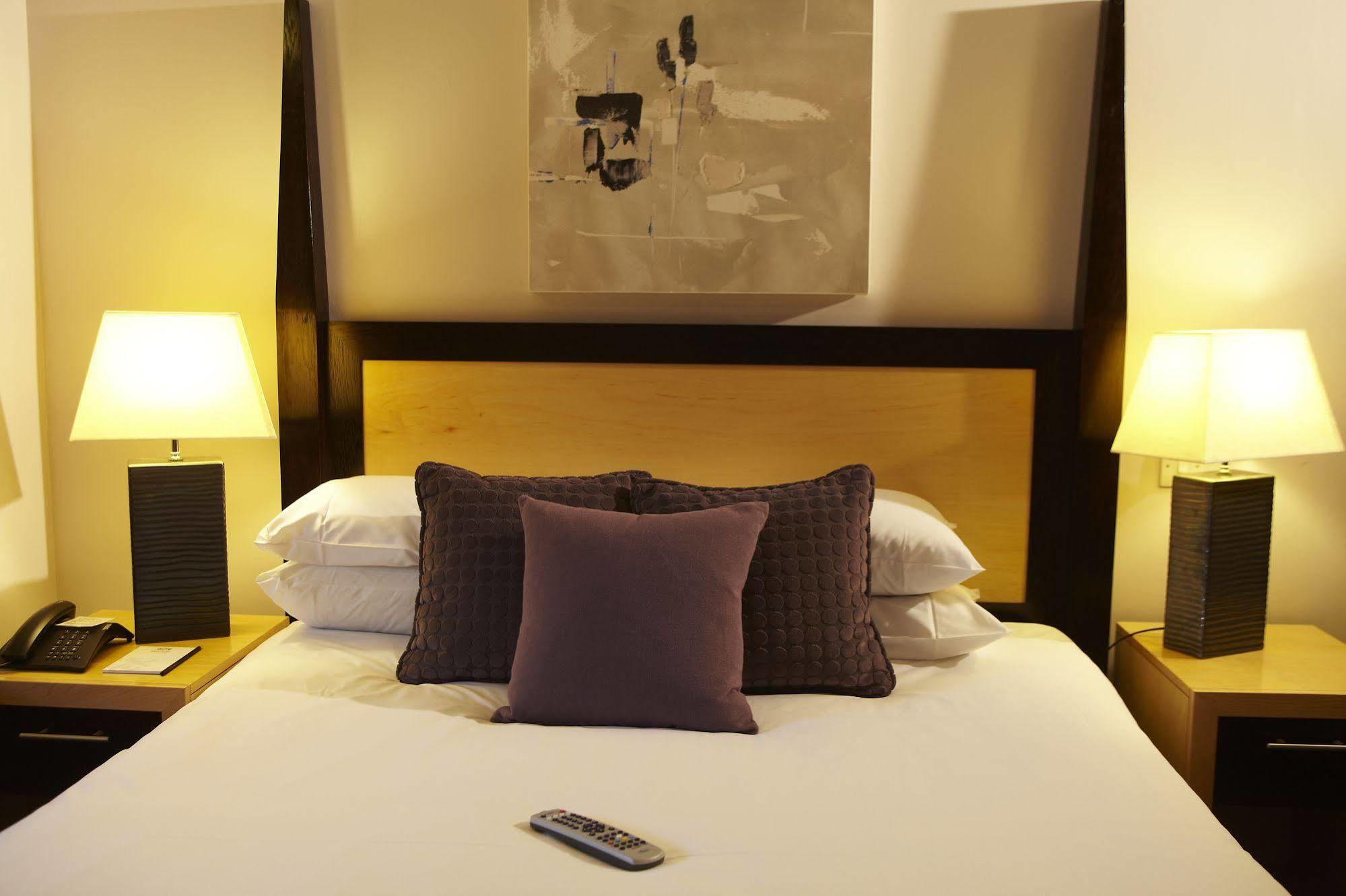 Kings Arms Hotel Амершам Экстерьер фото